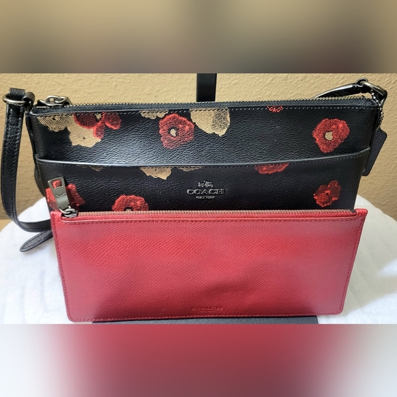 #35. Coach Crossgrain Cherry Blossom Floral E/W Crossbody Bag With Pouch - Picture 3 of 3